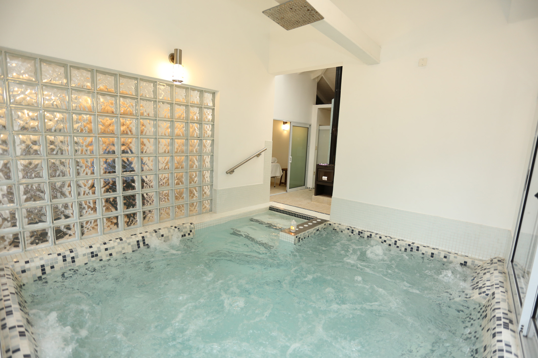 Jacuzzi